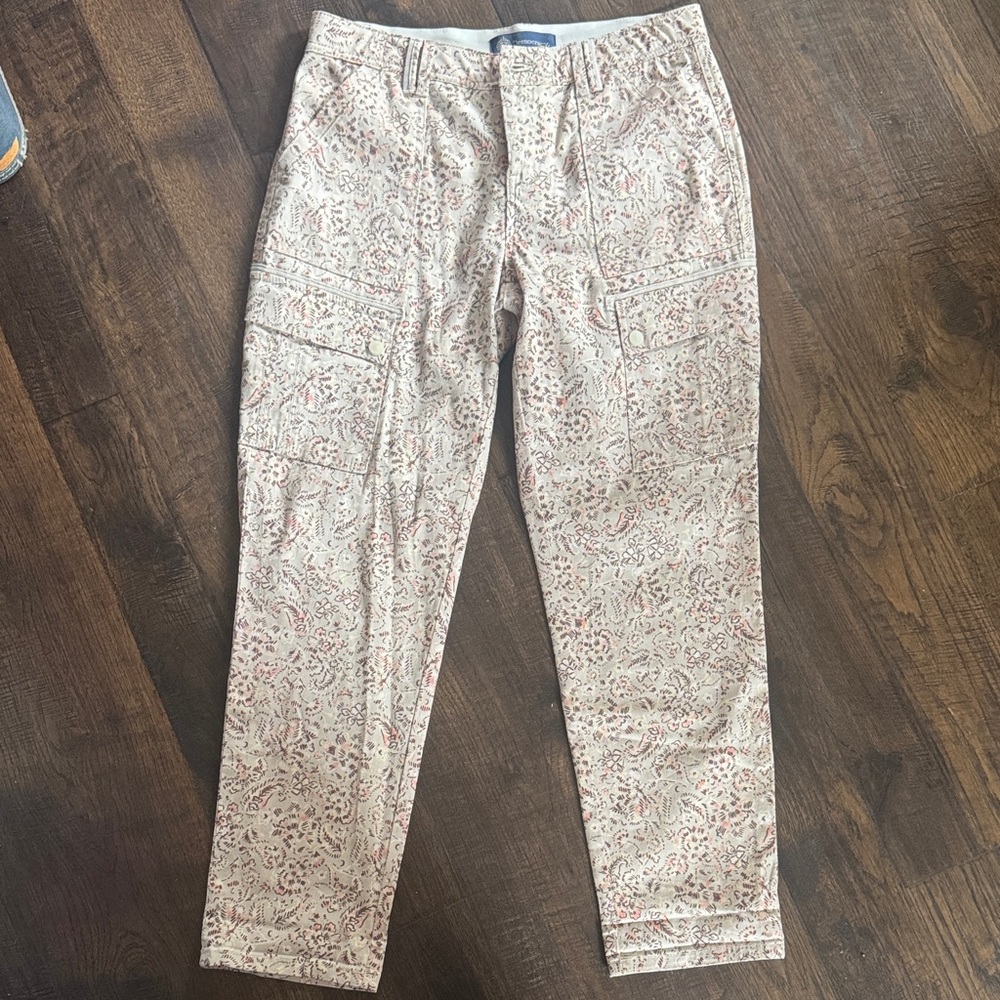 Women’s Floral Democracy Pants with cargo pockets size 8/10